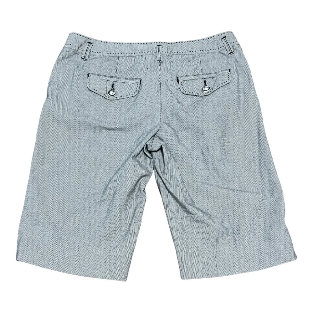 White House Black Market Striped White and Black Bermudas Size‎ 6